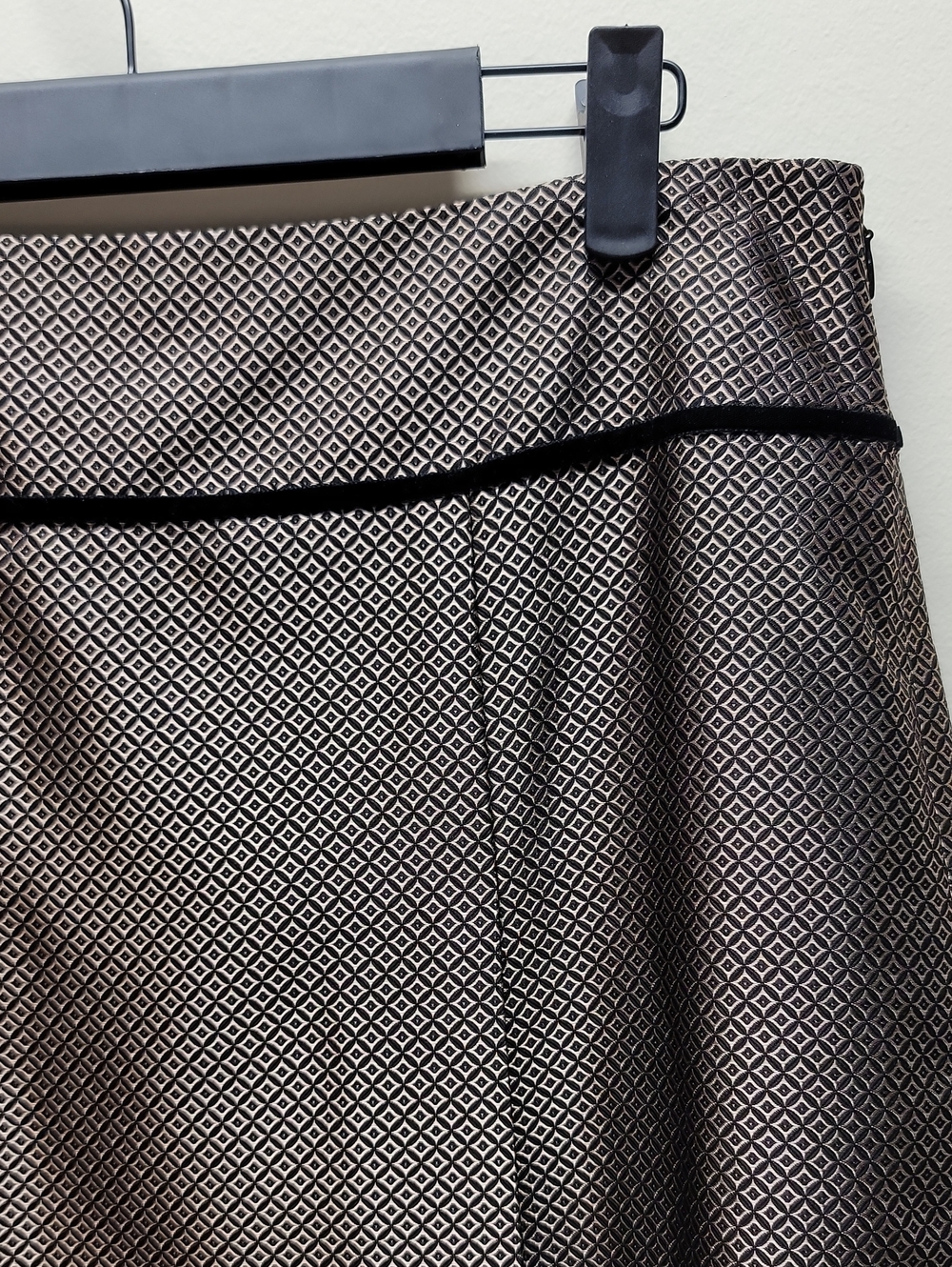 Ann Taylor NEW W/TAGS A-Line Textured Gold Black Silk Blend Velvet Trim Skirt - Picture 4 of 11